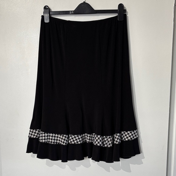Bali Dresses & Skirts - Bali Size Medium Black Skirt with Houndstooth Detail